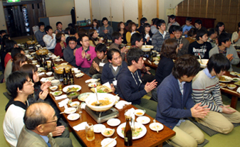 会場